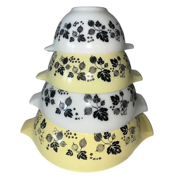 PYREX 🌼 Yellow Gooseberry Cinderella Nesting Mixing Bowl Complete Set - VINTAGE - Picture 1 of 7